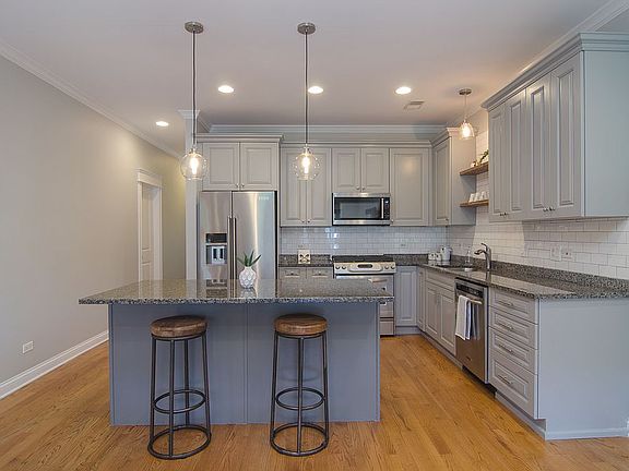 5th image of 3404 N Southport Ave #2