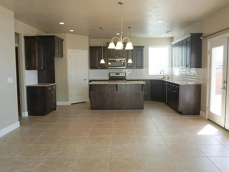 2388 S 3330 W — Photo 12