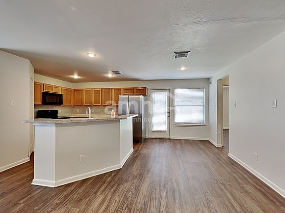 5th image of 2207 Shady Pine Dr