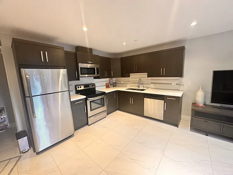 2459 Lawson Ave — Photo 4