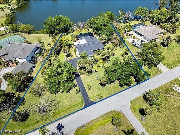 3rd image of 7337 Lake Dr
