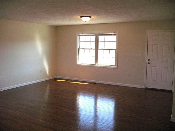 2nd image of 491 N Lee St
