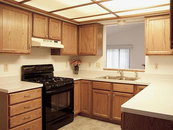 2nd image of 1165 Dawn Dr