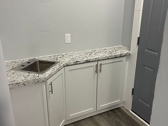 2nd image of 2007 Washington Ave #9