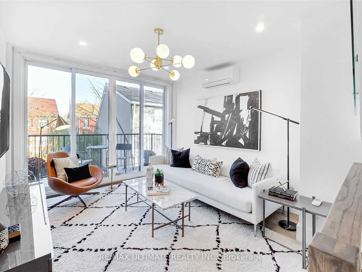 3 bed, $5,650 — Photo 1