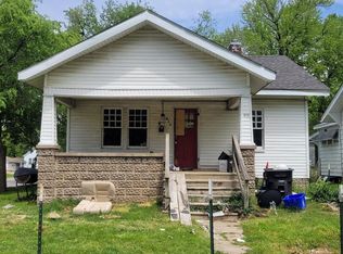 810 W College St, Carbondale, IL 62901