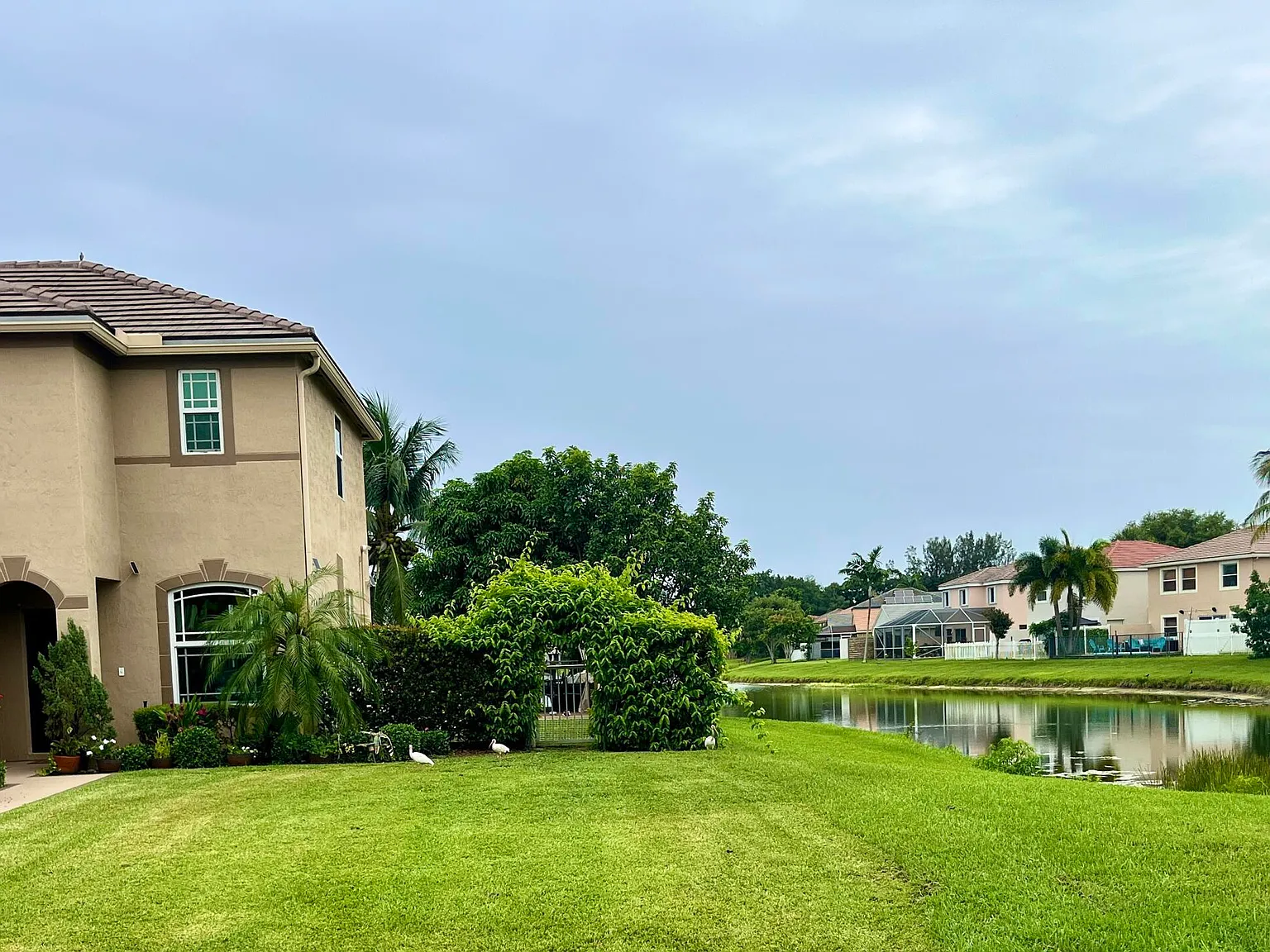 4 bed, 2.5 bath, 2050 sqft, $4,725 — Photo 3