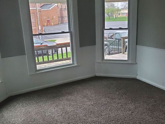 3rd image of 625 Dewey Ave