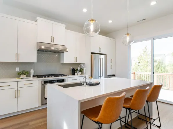 16047 NW Holman Way, Portland, OR 97229