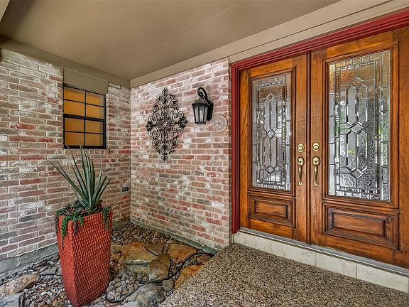 3rd image of 303 Longview Dr