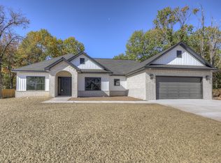 918 N Lincoln St, Carterville, MO 64835