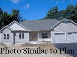 29 Flynn Meadow Rd, Westfield, MA 01085