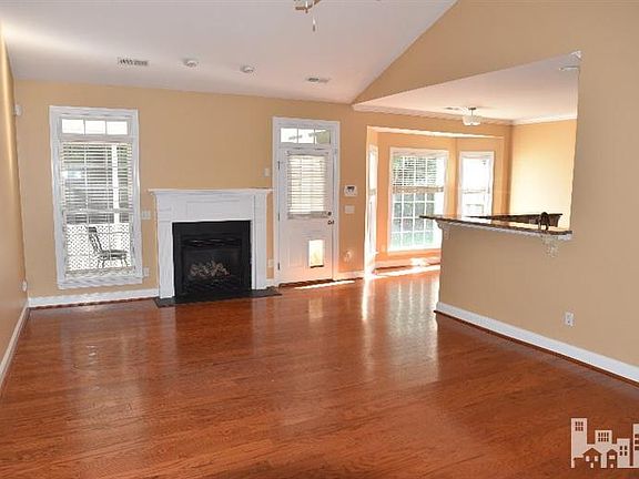 3rd image of 221 Longmeadow Dr