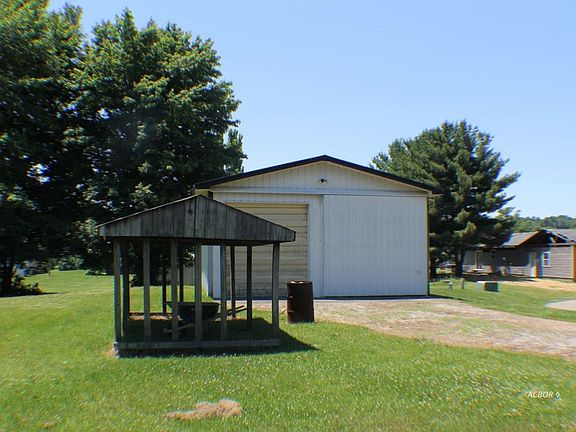 3rd image of 90 Fairfield Ln