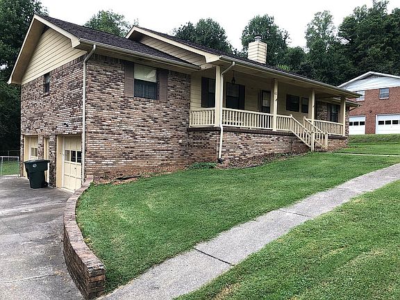 3rd image of 10 Lynnolen Ln