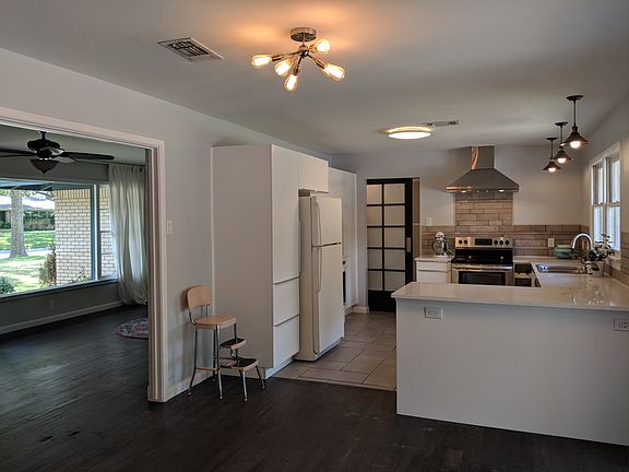 5th image of 1101 Lynda Ln