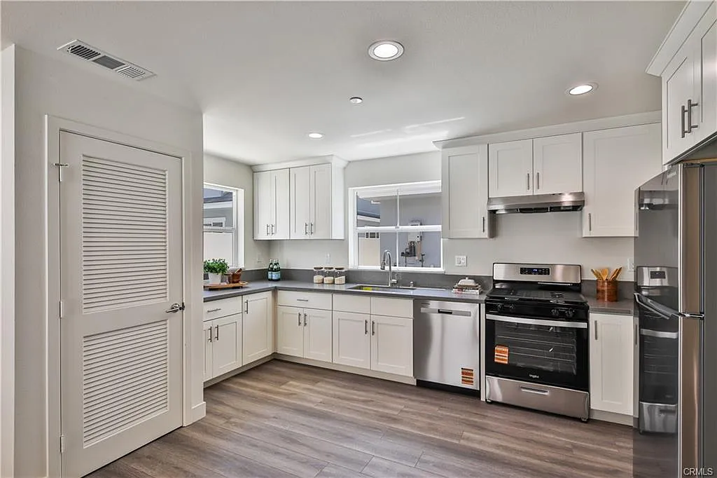 2 bed, 800 sqft, $3,000 — Photo 4