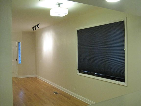 4th image of 2128 N Hoyne Ave