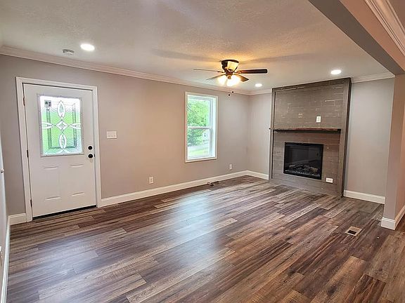 3rd image of 2313 Hillside Ln