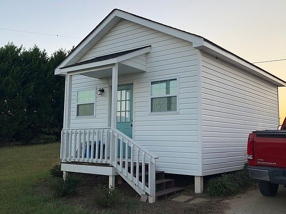 Finished room w/ 1/2 bath