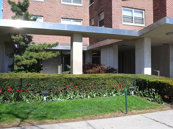 3rd image of 70-31 108th St APT 2D