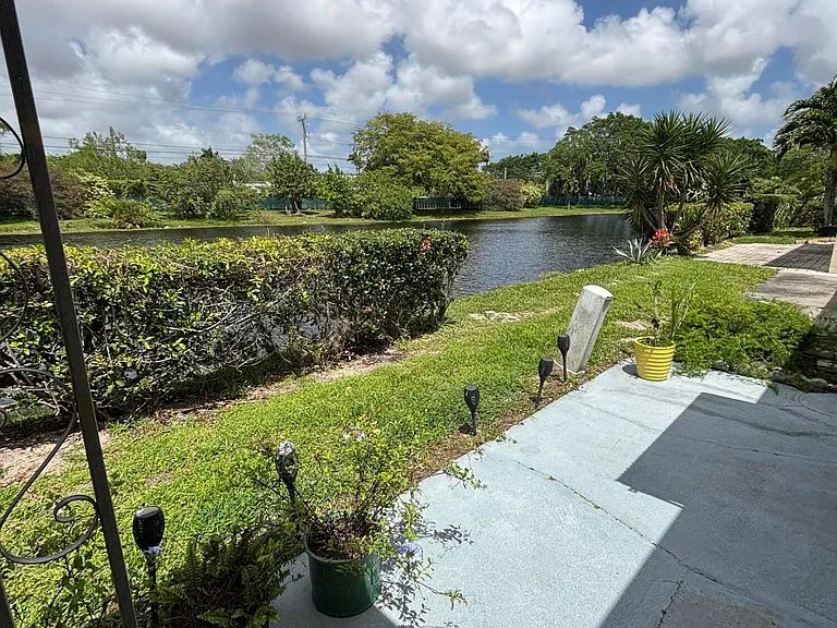 8833 Bella Vista Dr #8833 — Photo 17