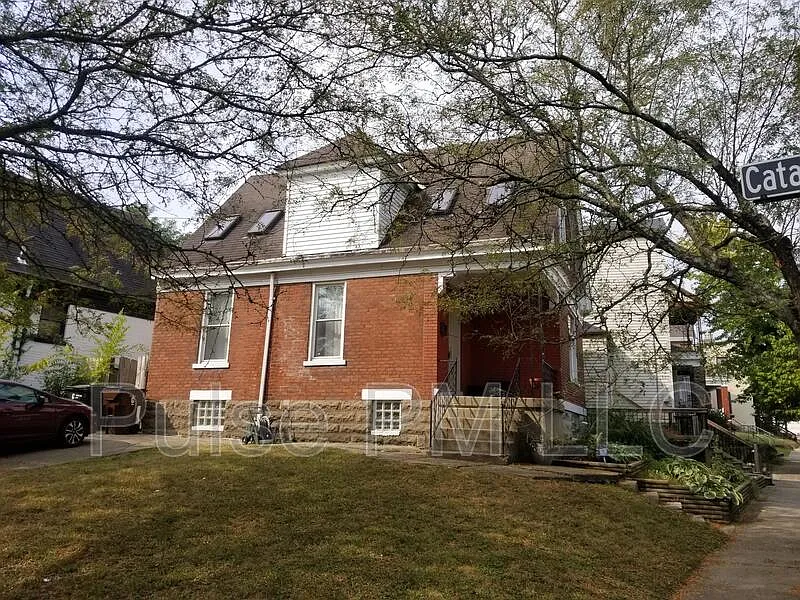 2 bed, 1.5 bath, 1360 sqft, $1,600 — Photo 2
