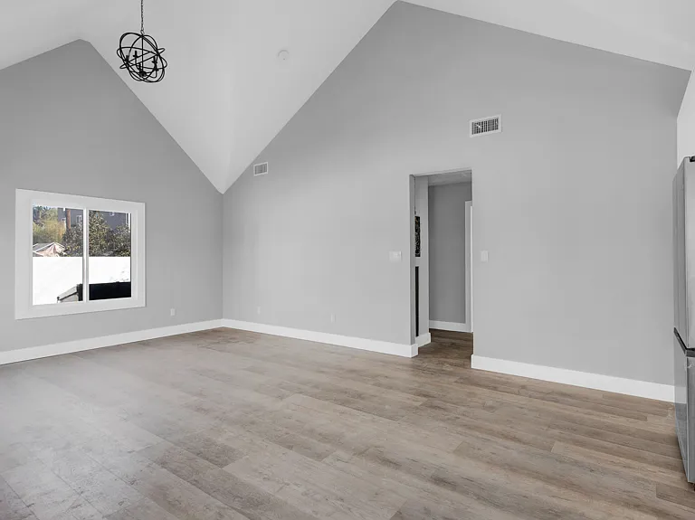 2824 S Redondo Blvd — Photo 1