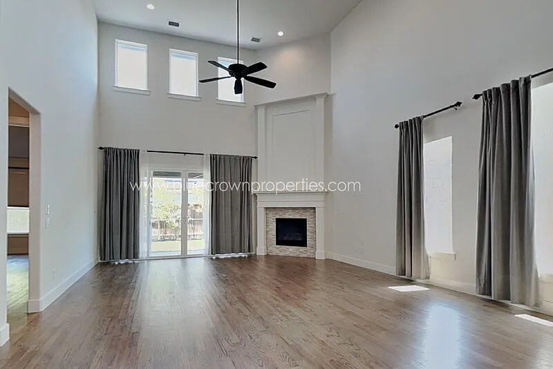 5 bed, 4.0 bath, 4038 sqft, $4,495 — Photo 2