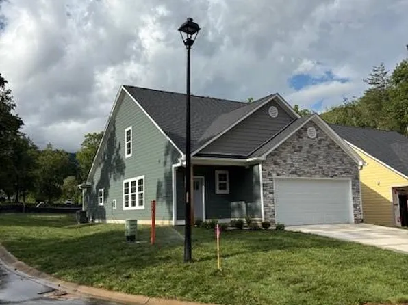 208 Slade Ln, Black Mountain, NC 28711