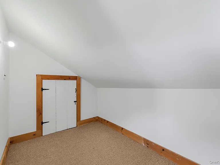 212 Center St — Photo 11