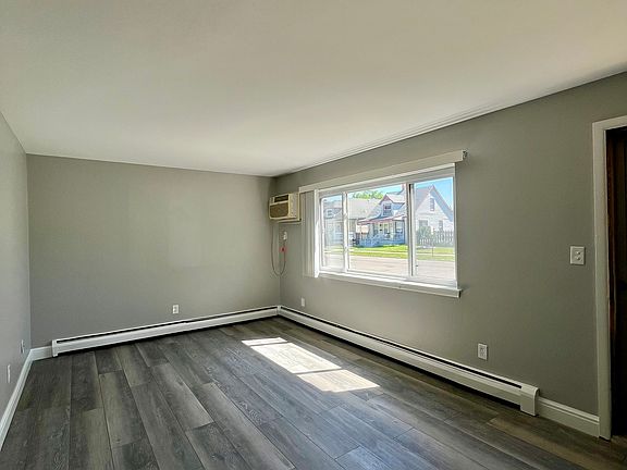 2nd image of 3414 13th St #3406