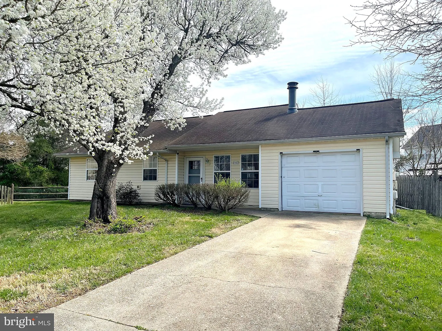 4 bed, 1.0 bath, 1368 sqft, $2,295 — Photo 1