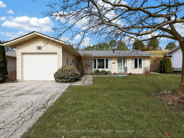 4 Tecumseth Pines Dr, New Tecumseth, ON L0G 1W0