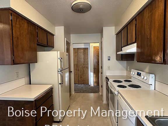 4th image of 1814 N Crestmont Dr