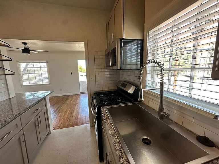 342 W Culver St — Photo 19