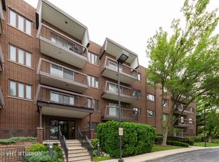 300 E Dundee Rd APT 110A, Buffalo Grove, IL 60089
