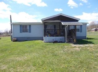 203 Carlos Dr, Mount Hope, WV 25880