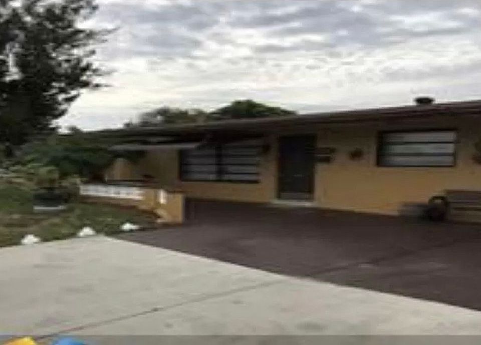 1st image of 1390 NE 39th St