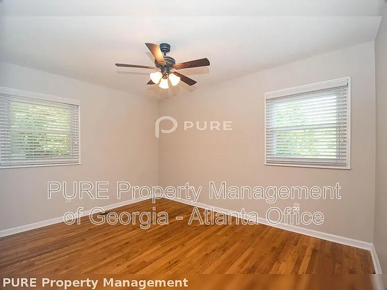 439 Chester St SE — Photo 10
