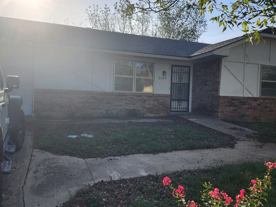 3424 Gwendolyn Ln