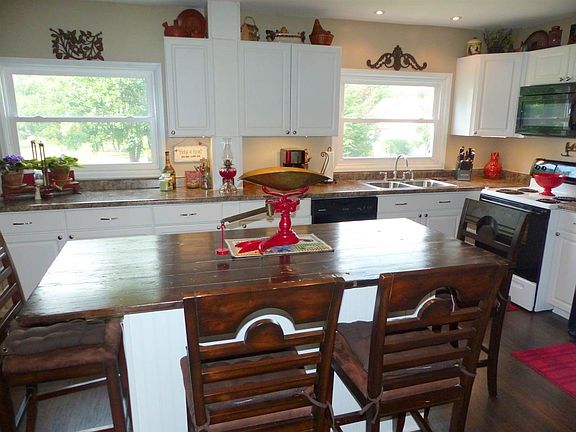 3rd image of 1201 Hampshire Dr