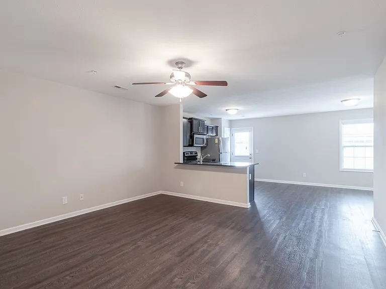 121 Melbourne Dr #D — Photo 3