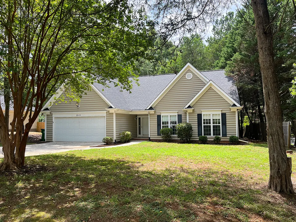 2919 Springs Dr