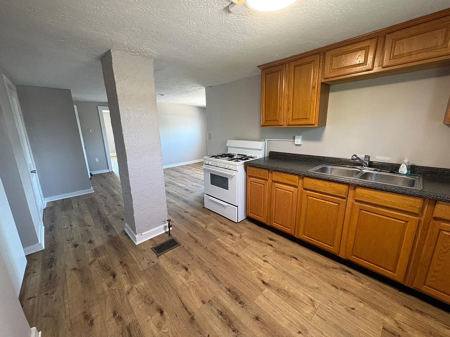 1 bed, 750 sqft, $1,100 — Photo 1