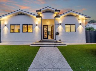 19148 Oxnard St, Tarzana, CA 91356