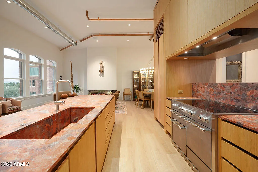 4 bed, 7.0 bath, 5827 sqft, $14,000 — Photo 3