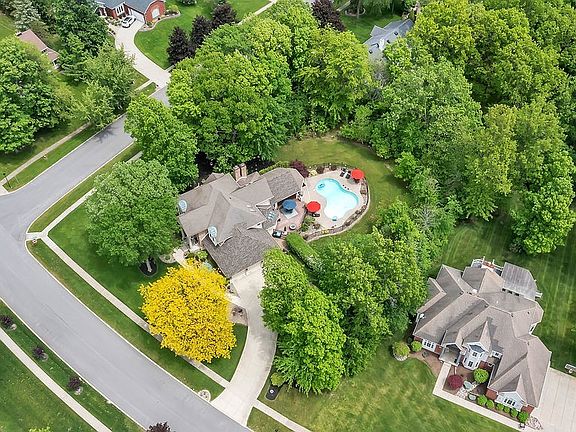 5th image of 330 Deerwood Ln