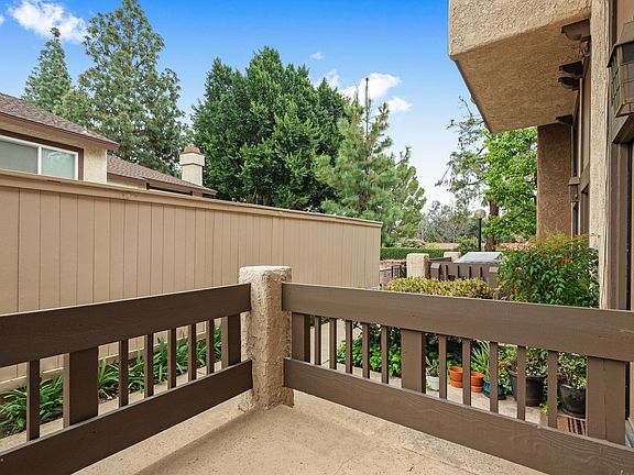 4th image of 1947 Huntington Dr Unit B