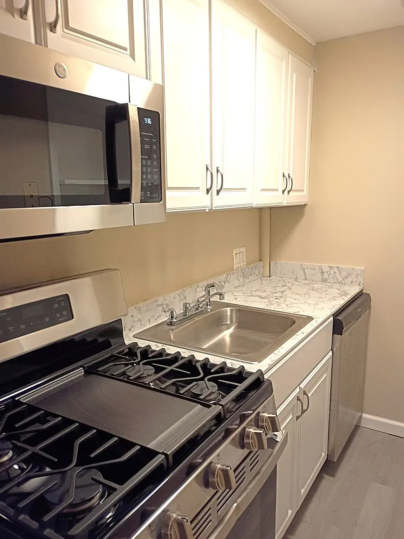 Modern Capitol Hill Location Basement Newly Renovated Unit with 1 Bedroom, 1 Bathroom, — Photo 4